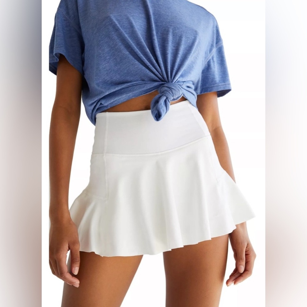 Free People Movement | white “check out my top spin” skirt / skort, size medium